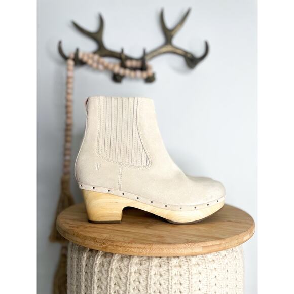 FRYE Shoes - Frye Millie Chelsea Clog Ankle Boots Size 8 Cream Western Minimalist Festival
